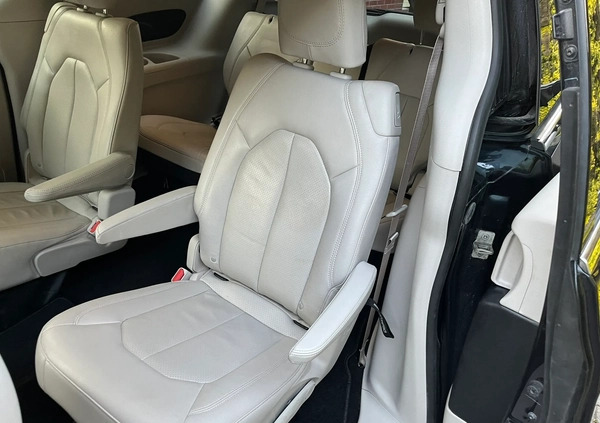 Chrysler Pacifica cena 139500 przebieg: 58500, rok produkcji 2021 z Człuchów małe 326